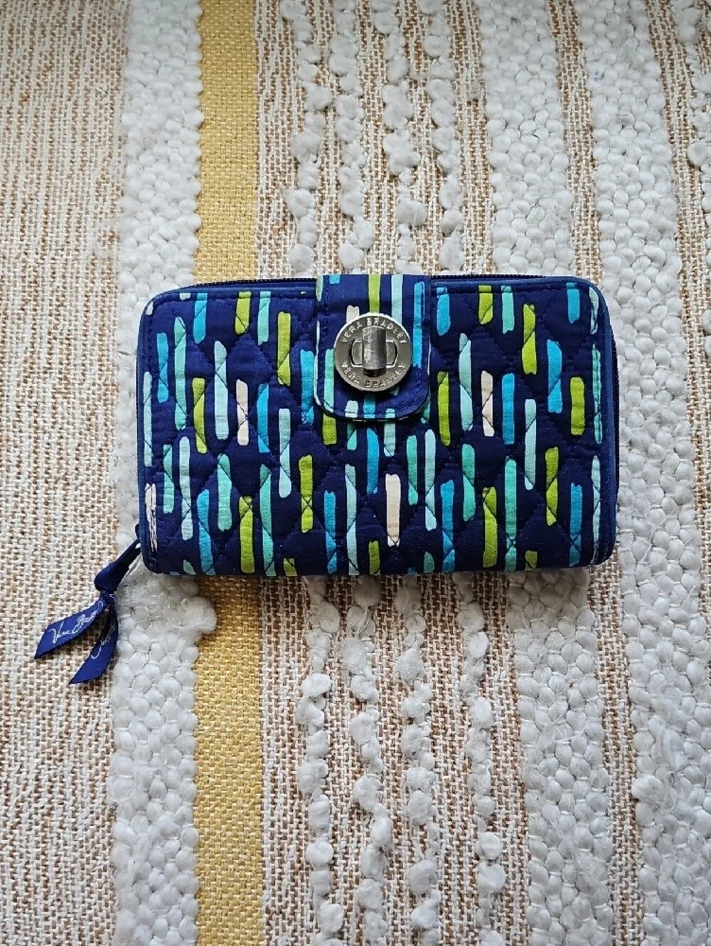Vera Bradley Katalina Showers Turnlock Wallet - Picture 2 of 8